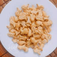 Small biscuits, fish figured